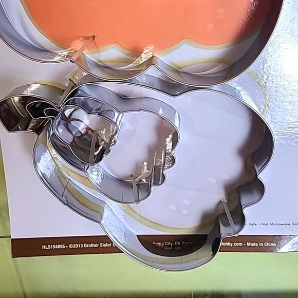 Brother Sister Design - 2 Sets of 3 Fall Cookie Cutters in Pumpkin Shapes, NWOT - Picture 3 of 3